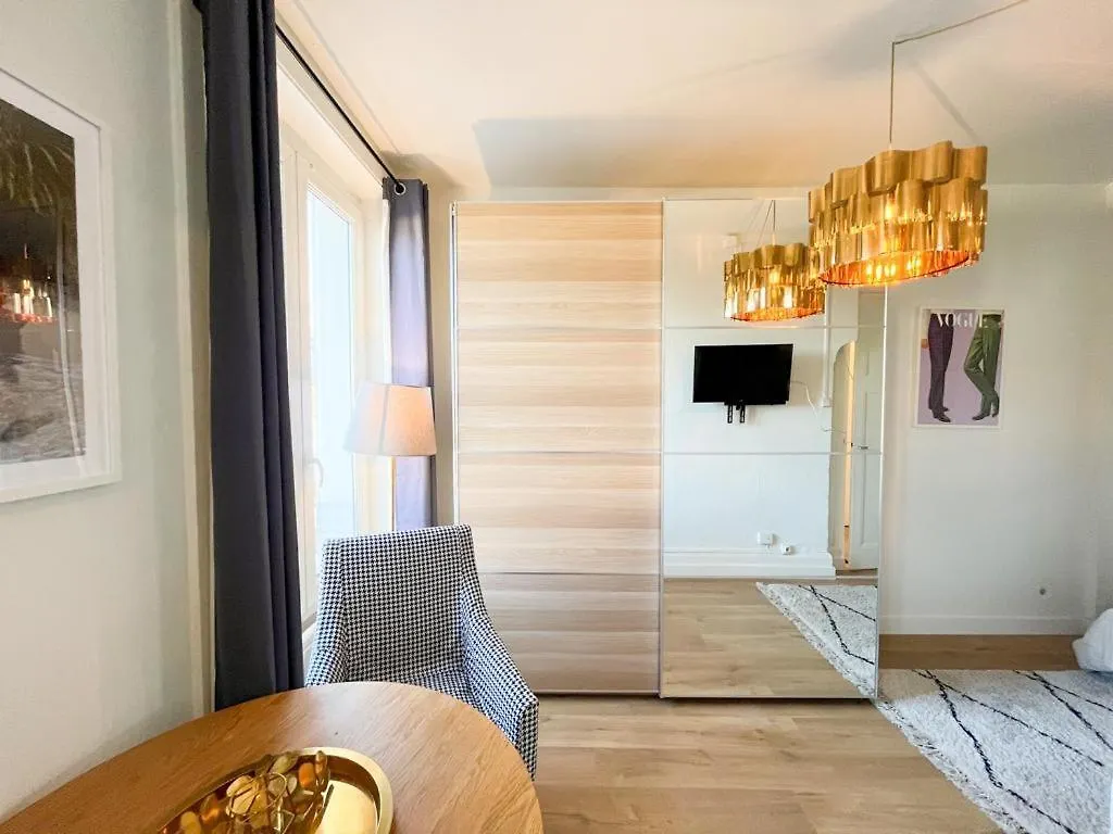 Suite Nerobi Villeurbanne 0*,  Francia